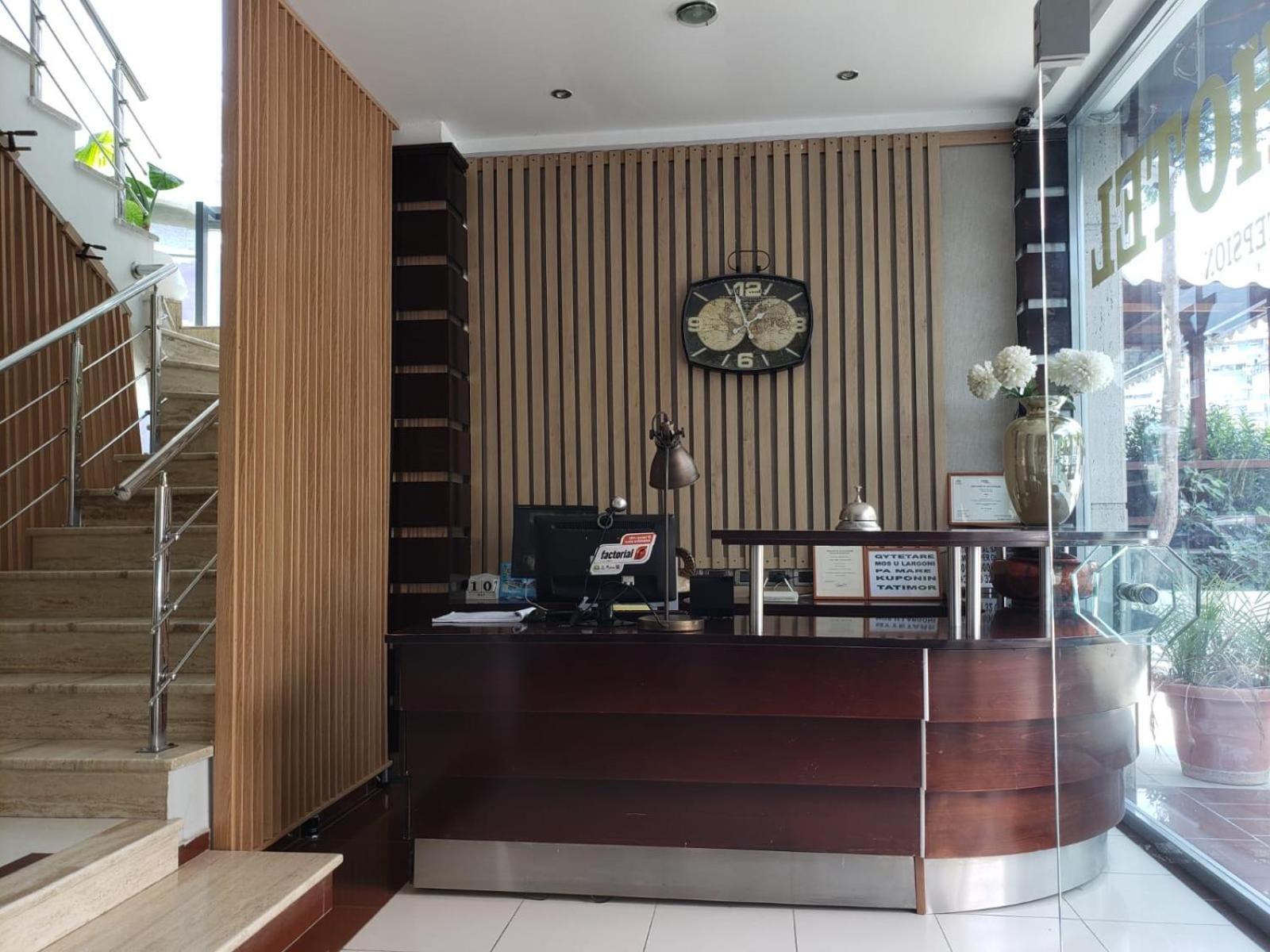 Hotel Royal Saranda Екстериор снимка