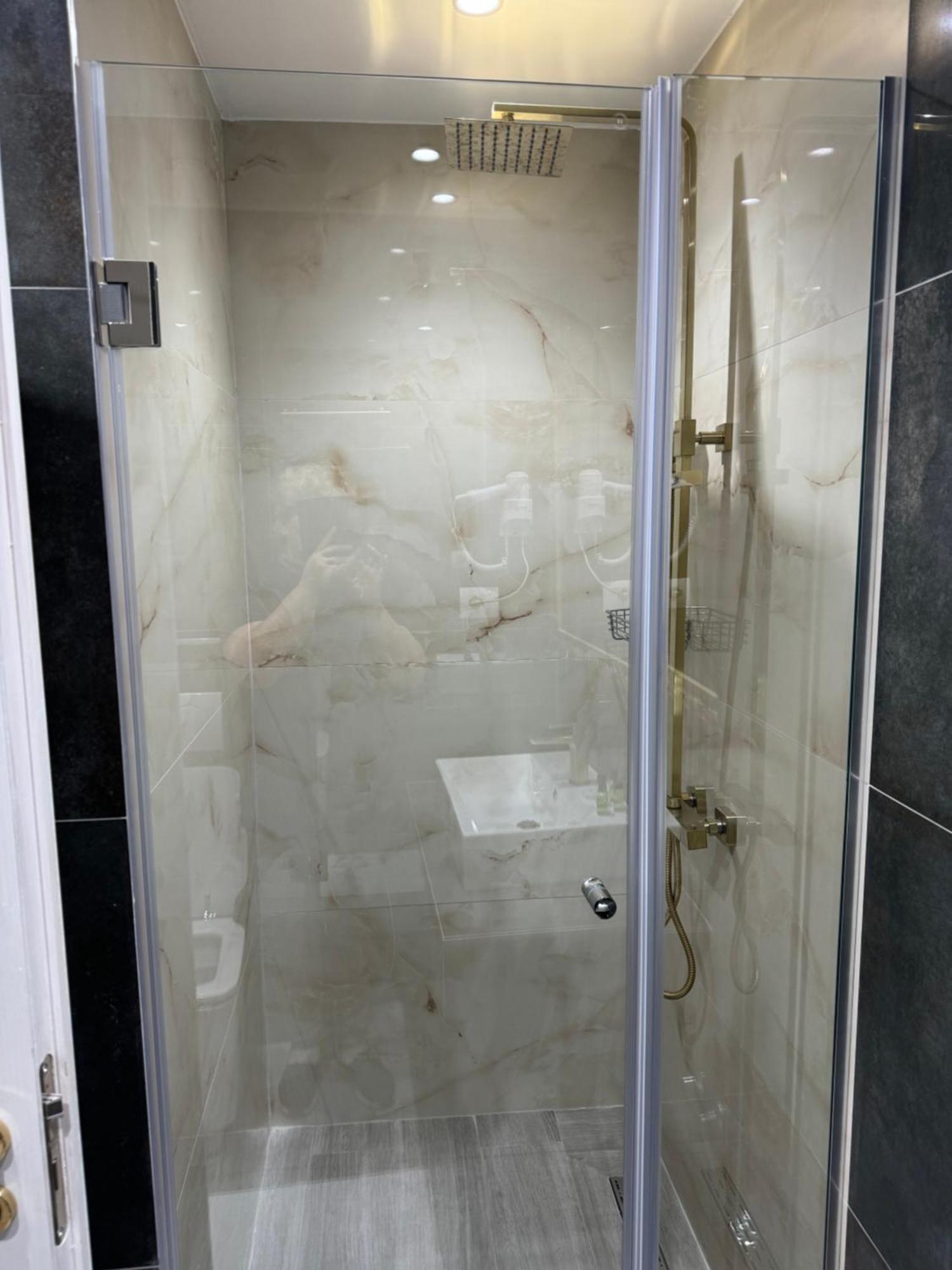 Hotel Royal Saranda Екстериор снимка