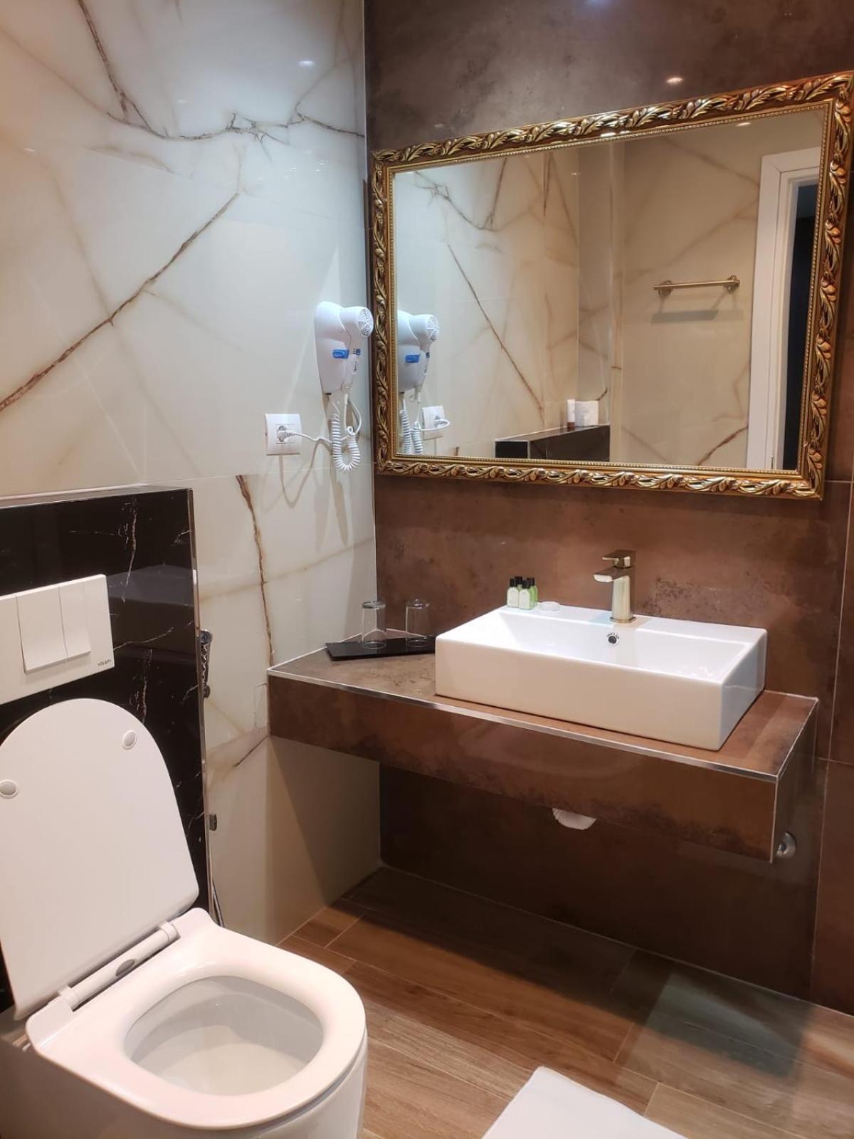 Hotel Royal Saranda Екстериор снимка