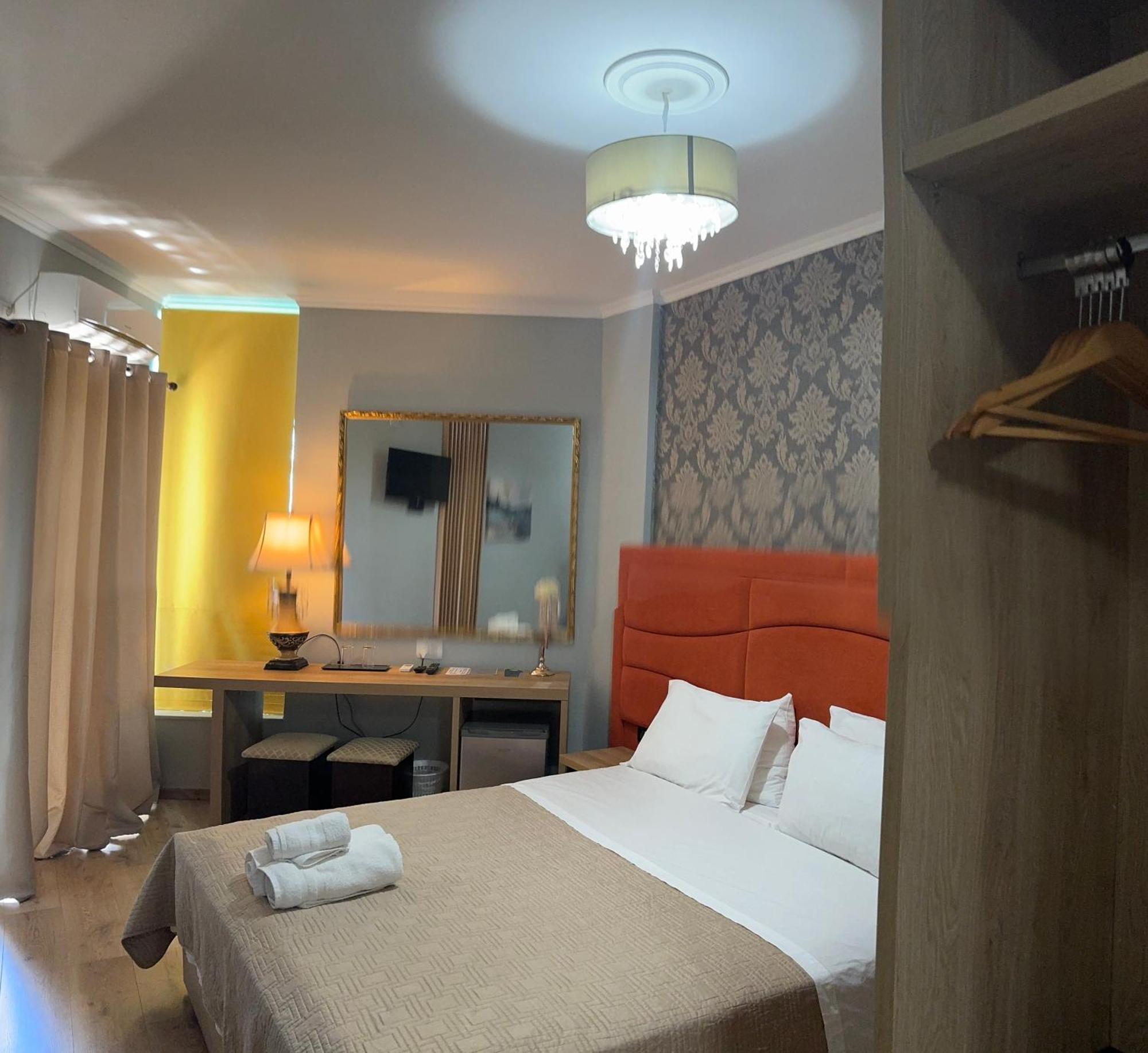 Hotel Royal Saranda Екстериор снимка