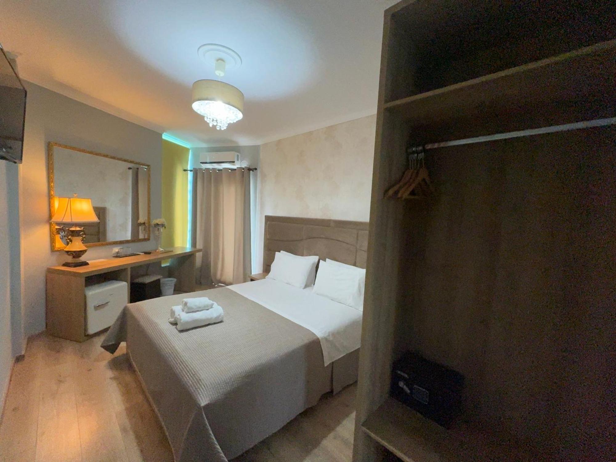 Hotel Royal Saranda Екстериор снимка