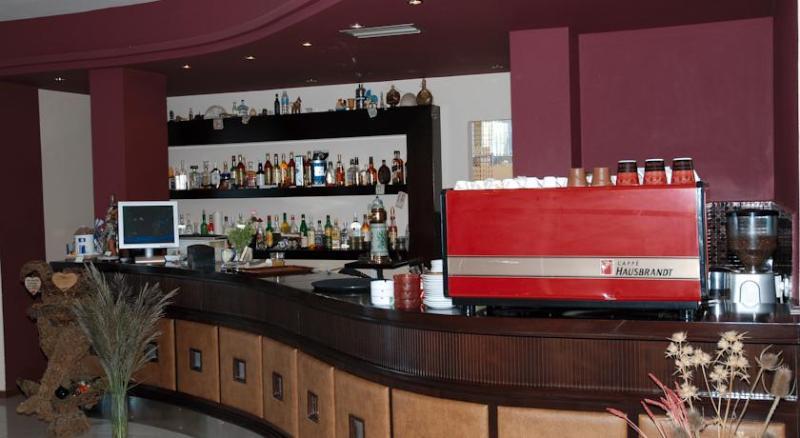 Hotel Royal Saranda Екстериор снимка